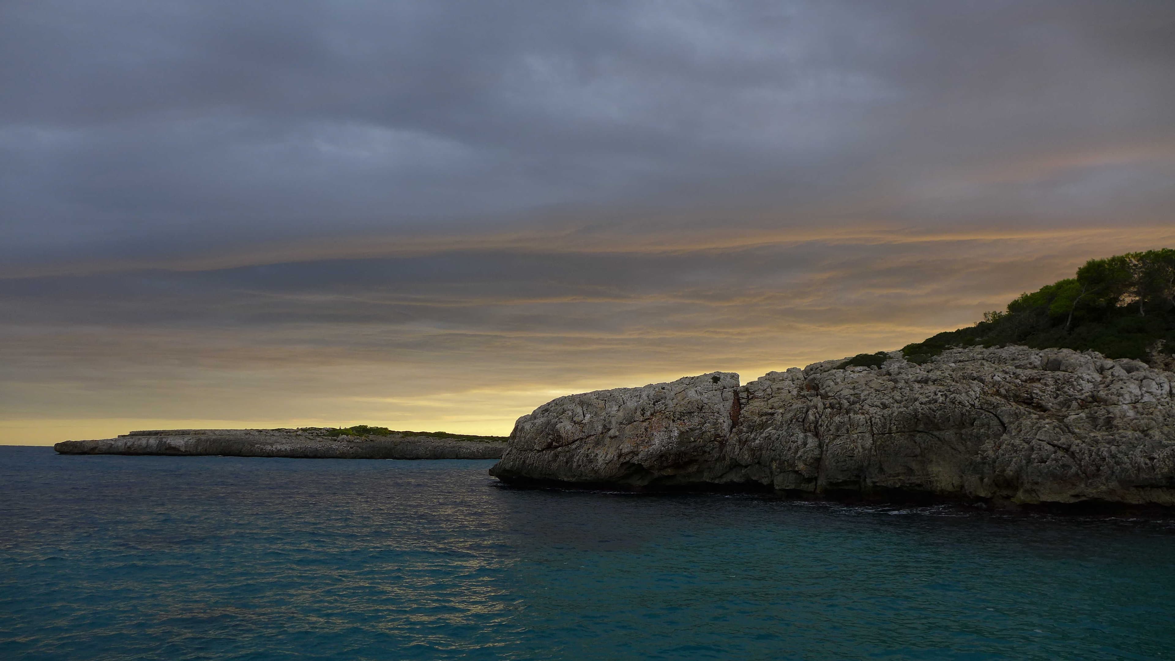 Mallorca deep water solo rock climbing Rockbusters